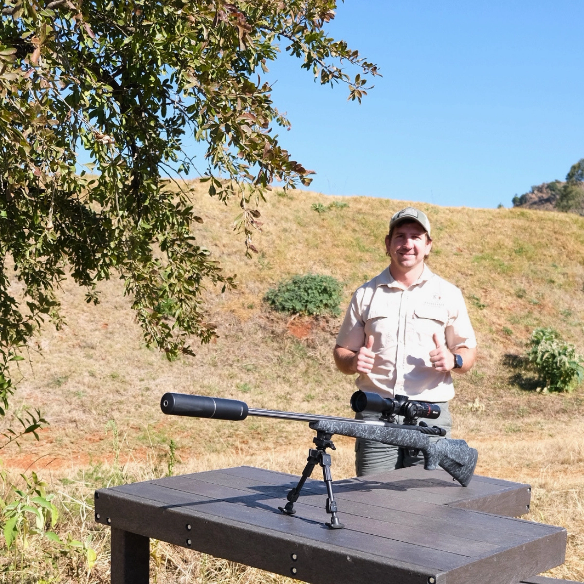 Kwagga Smith with the open-air swivel shooting bench - Green Plastic Wood